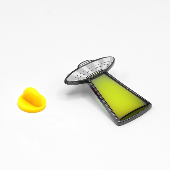 UFO Lapel Pin - Yellow - Picture 3 of 4